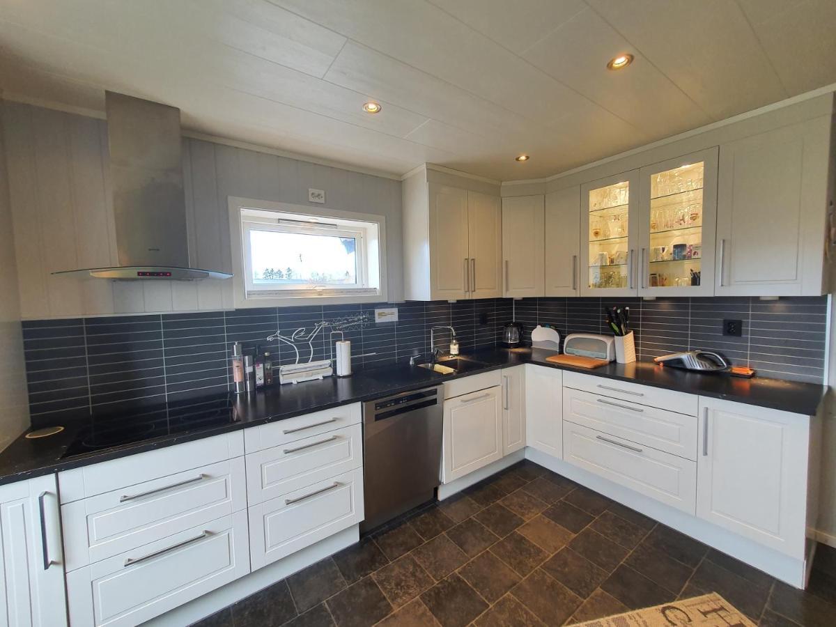 1 Room In The Yellow House, Close To Airport & Lofoten Evenskjer Exterior photo